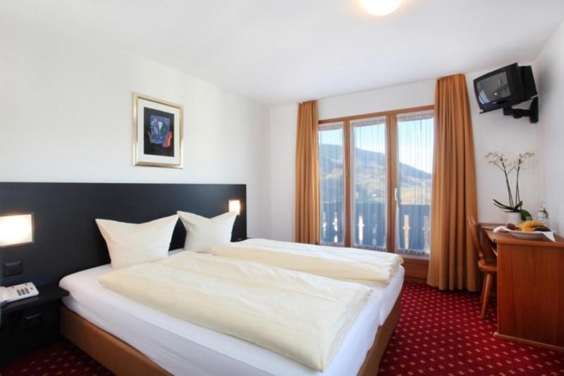 Hotel Central Obersaxen Room photo